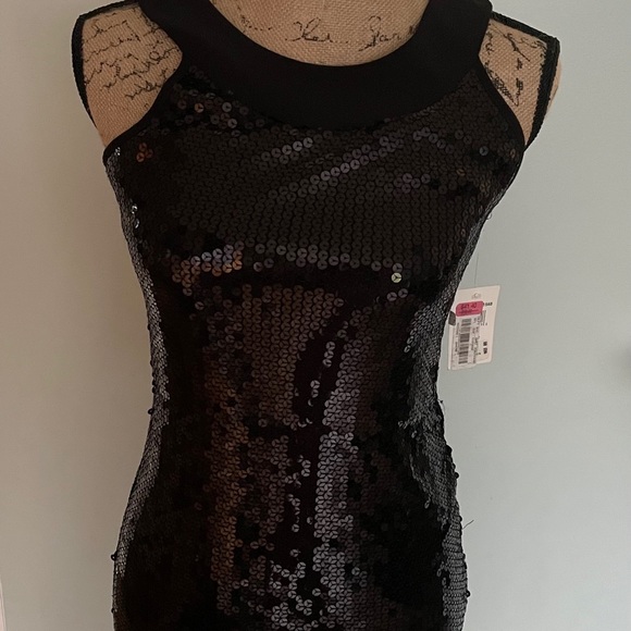 Black Dress - Picture 4 of 6